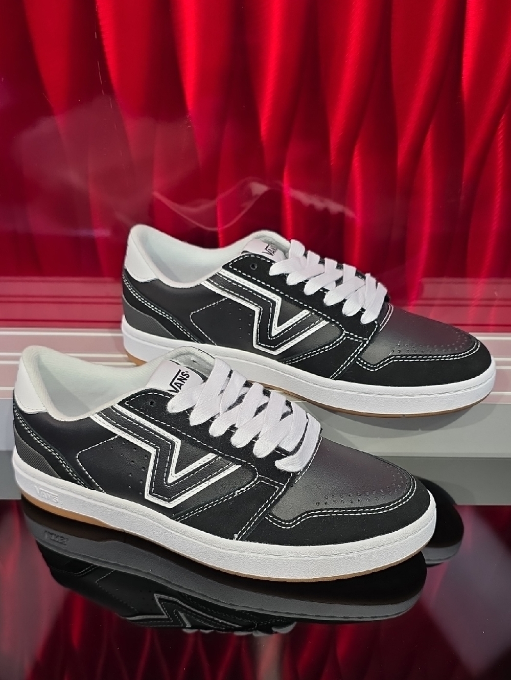 Vans Lowland 2.0 Black White Men’s 8 Women’s 9.5 Retro V Logo Shoes